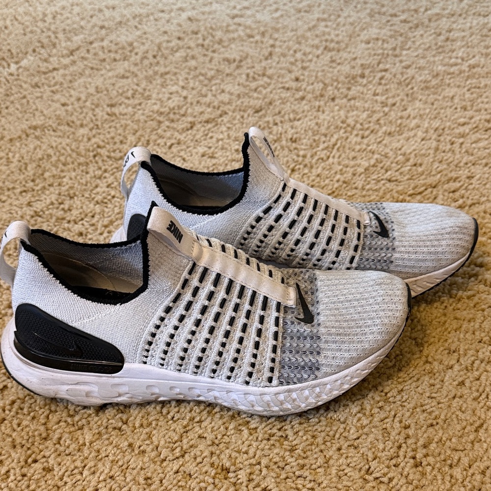 Nike phantom women’s flyknit shoe